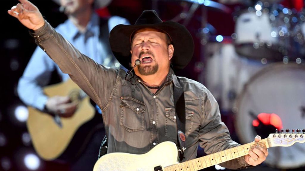 Garth Brooks fans mistake Barry Sanders jersey for political endorsement for Bernie Sanders