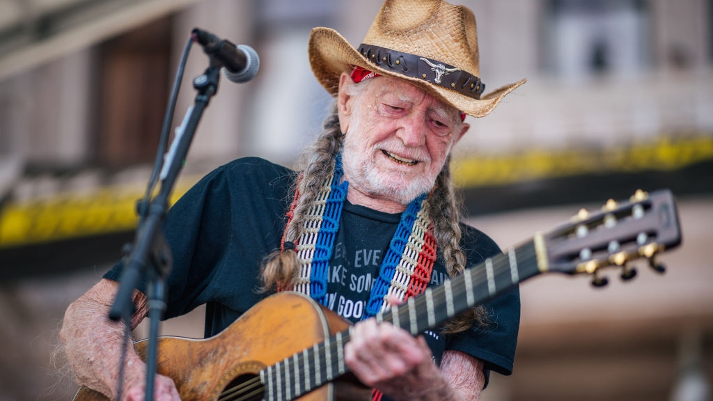 Willie Nelson plays his famous guitar "Trigger"